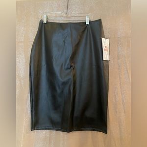 Mia Rose black faux leather skirt size L